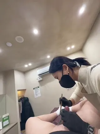 대물남 쿠퍼액 흘리며 왁싱샵 매니저와 대화 - 실시간 국산야동 국산야동
